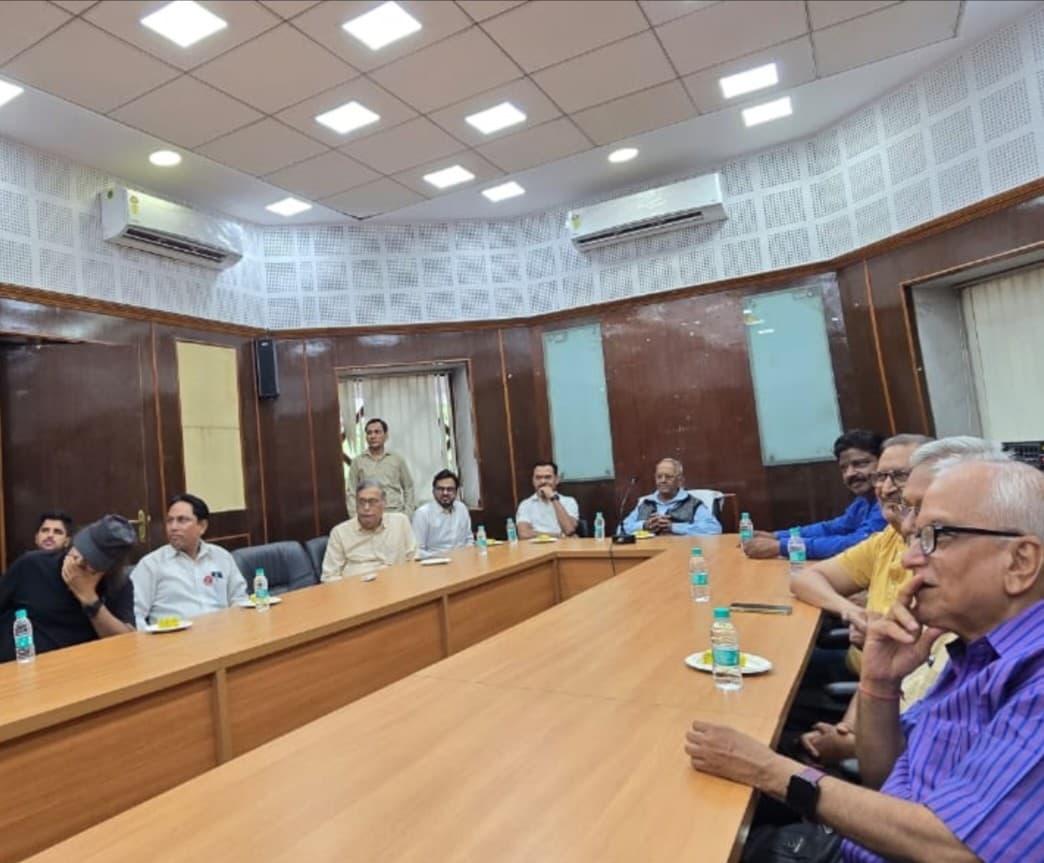 Roundtable discussion with industry leaders